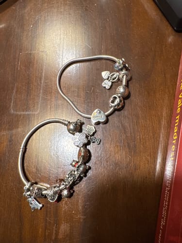 Customer photo review of Charm Corazón y Estrella "My Family"