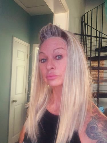 Customer photo review of [PRE-ORDER] JBEXTENSION HILLARY MONO Full Monofilament Wig 16 Inches Blonde With Dark Root Straight Mono Lace Wig With Anti-slip Silicone Strips Glueless Wig Hillary Mono