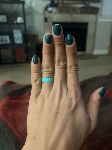 Customer photo review of GIFT RING Women's Infinity Silicone Ring. Soft, Comfortable & Durable Wedding Band. US Design Patent