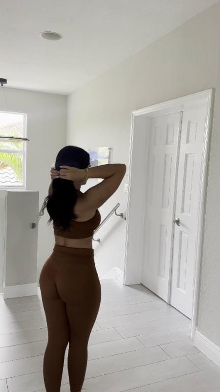 Customer photo review of AirWear High-Waist Legging
