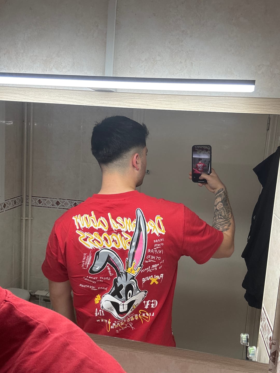 Customer photo review of CAMISETA "KING BUNNY" - ROJO - AVENUE GEORGE V PARIS | GV-10055
