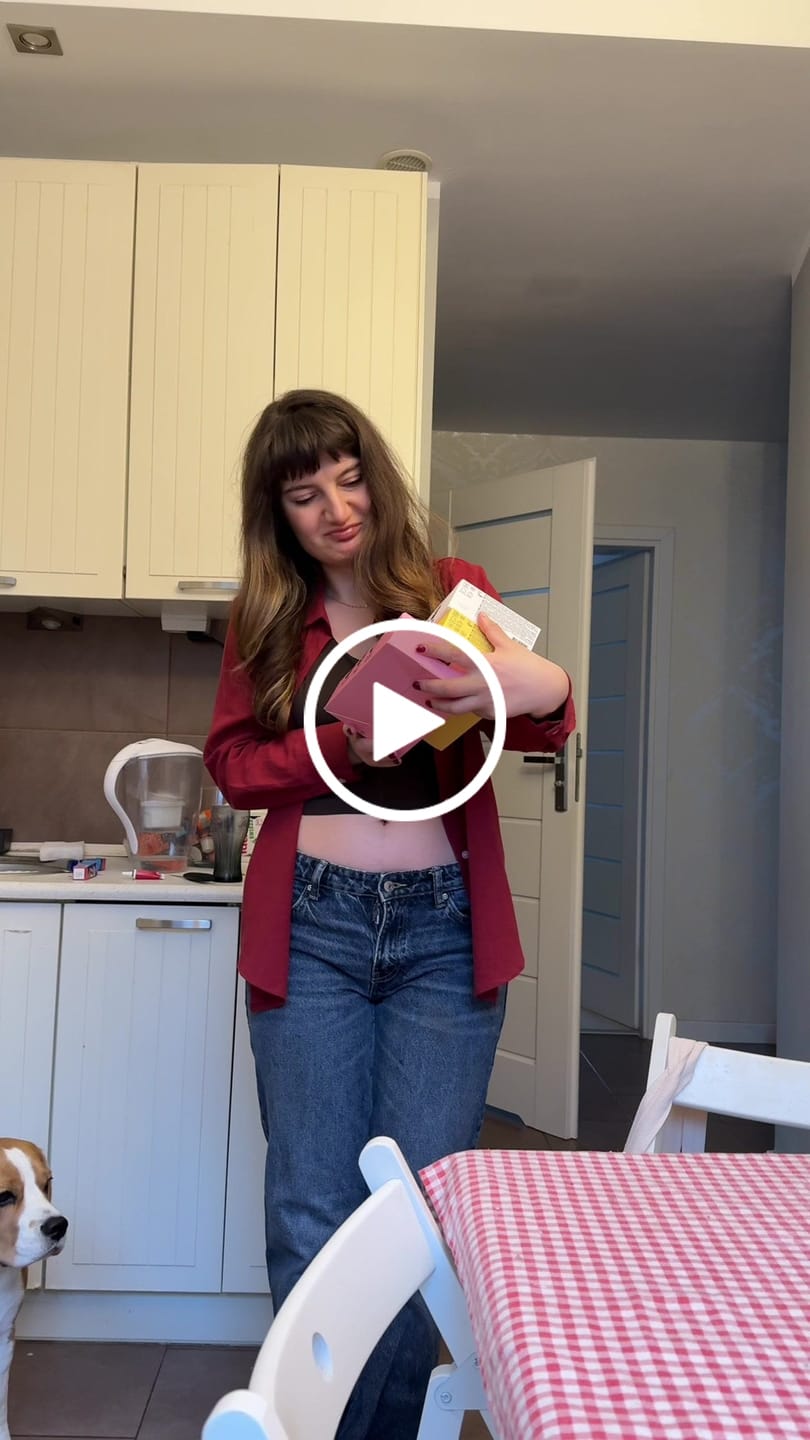 Customer video review of KETO BATON PROTEINOWY "STRAWBERRY + ALMOND" 10X45G