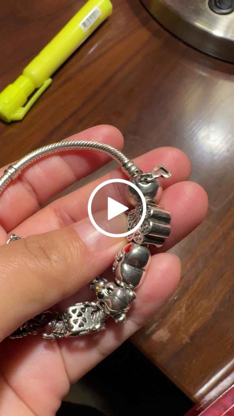 Customer video review of Pulsera Esfera de Amor y Corazon