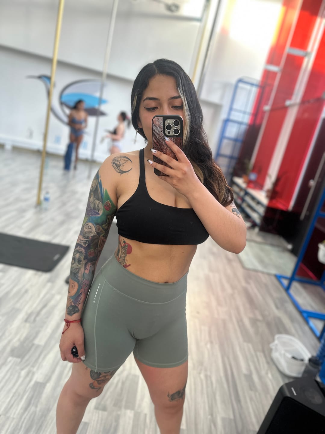 Customer photo review of W161 Elevate shorts 5"
