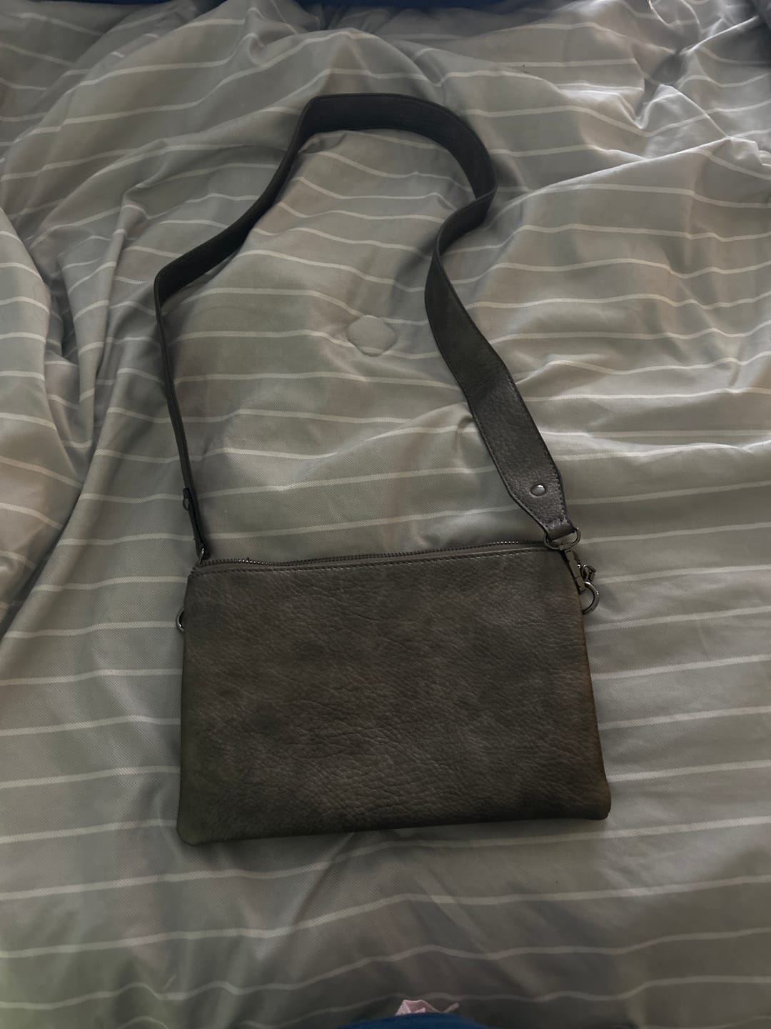 Customer photo review of Izzy Vegan Chain Crossbody