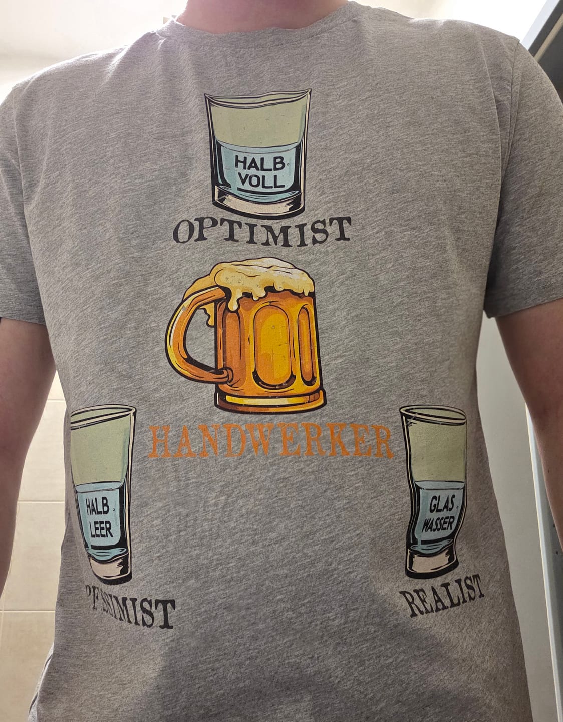 Customer photo review of Handwerker Humor T-Shirt - Bier ist die Lösung