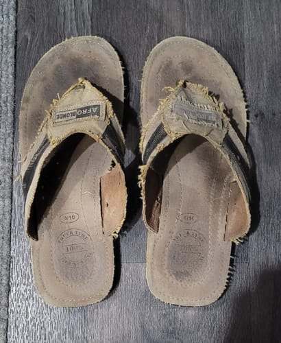 Customer photo review of The Walkabout Thongs