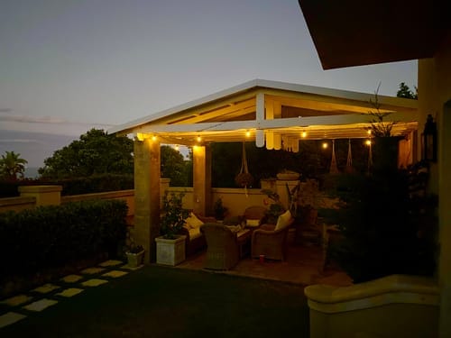 Recensione con foto di un cliente sulle luci a festone a lampadine solari - Lampadine LED tradizionali, nere