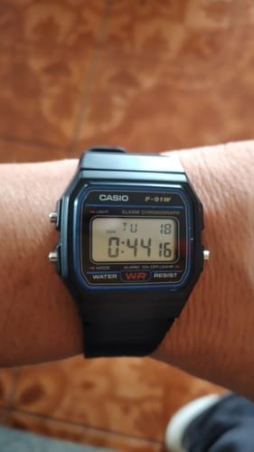 Customer photo review of Reloj Casio Vintage F-91W-1DG Clásico Líneas Azules
