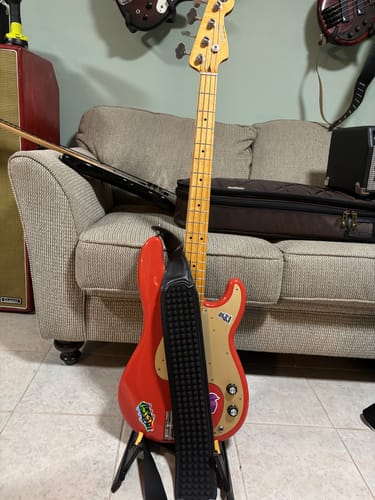 Customer photo review of Zero-Gravity Strap for Guitar & Bass