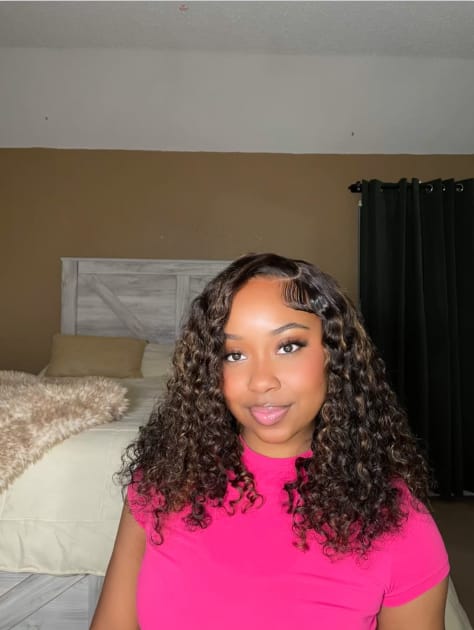Customer photo review of AlwaysAmeera Same | Wavymy TikTok Viral Pre-cut Lace Wear Go Casual Blonde Highlights Water Wave Minimalist 4x6 Lace Wigs Dome Cap Glueless with Natural Hairline Wig