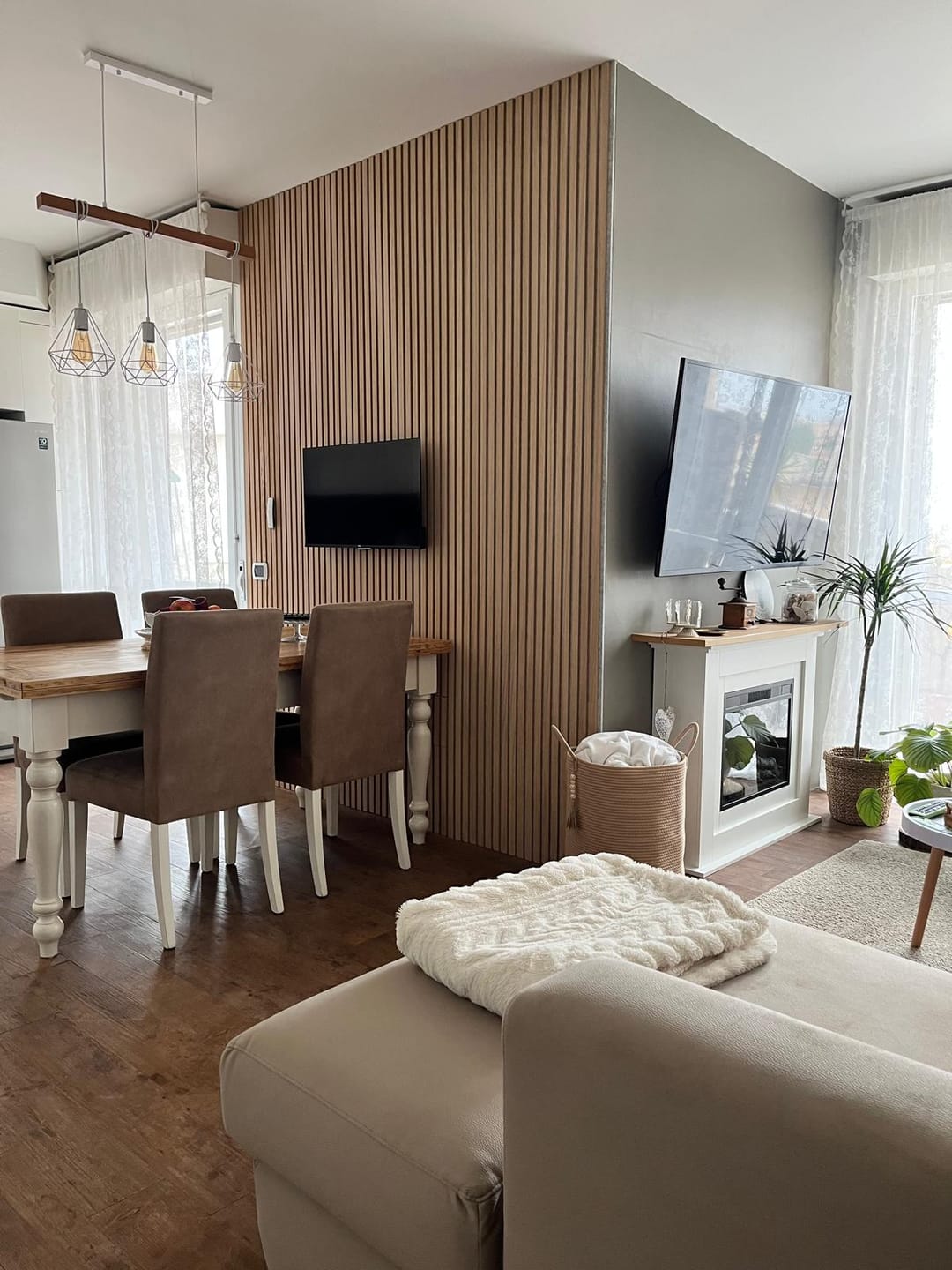 Customer photo review of Dogato acustico in legno | Rovere Chiaro con Feltro Grigio