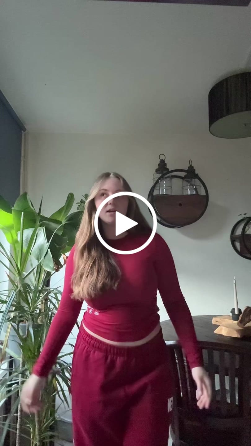 Customer video review of LABEL LONGSLEEVE TOP BURGUNDY