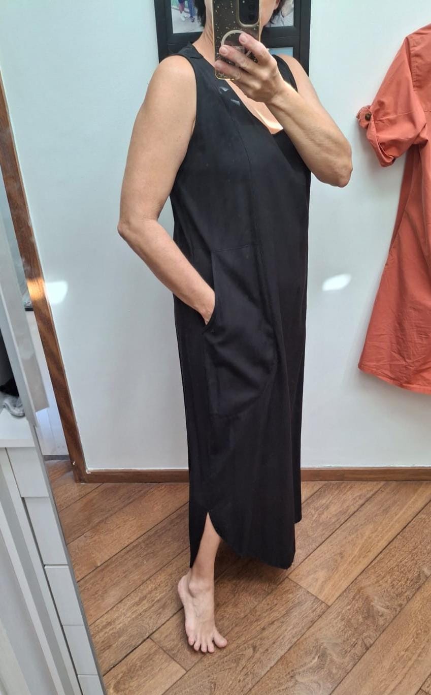 Customer photo review of Vestido Midi Gabiroba Preto
