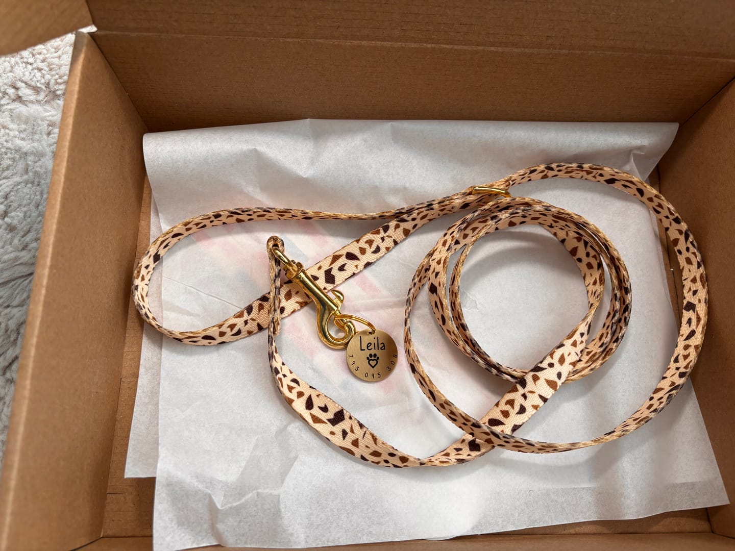 Customer photo review of Smycz miejska "Beige Terrazzo" - złote okucia