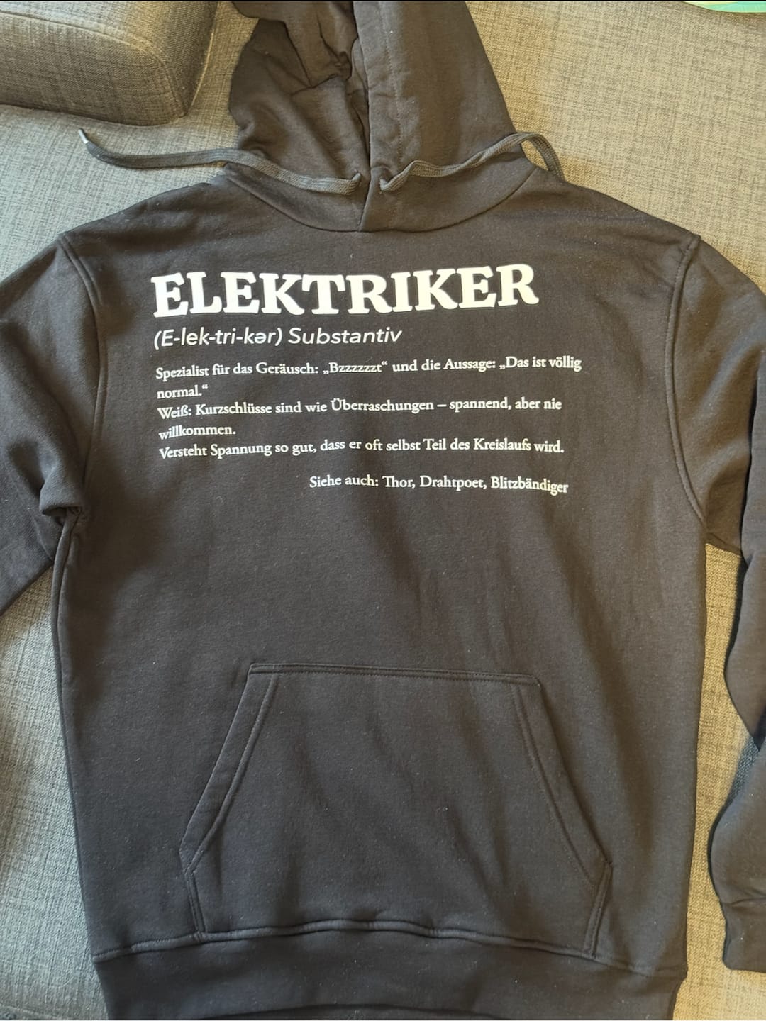 Customer photo review of Hoodie für Elektriker – Lustige Definition für den Profi