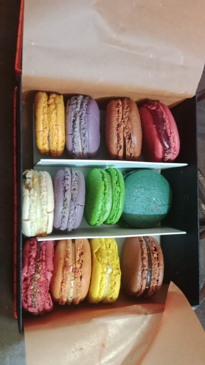 Customer photo review of Caja 12 Macarons