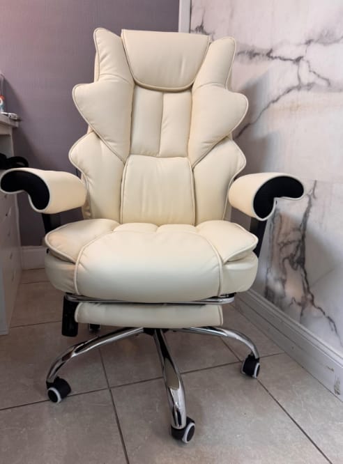 Customer photo review of Homrest 6-Point Massage Heat Ergonomic Reclining Office Chair with Footrest Beige (Restock in early March)