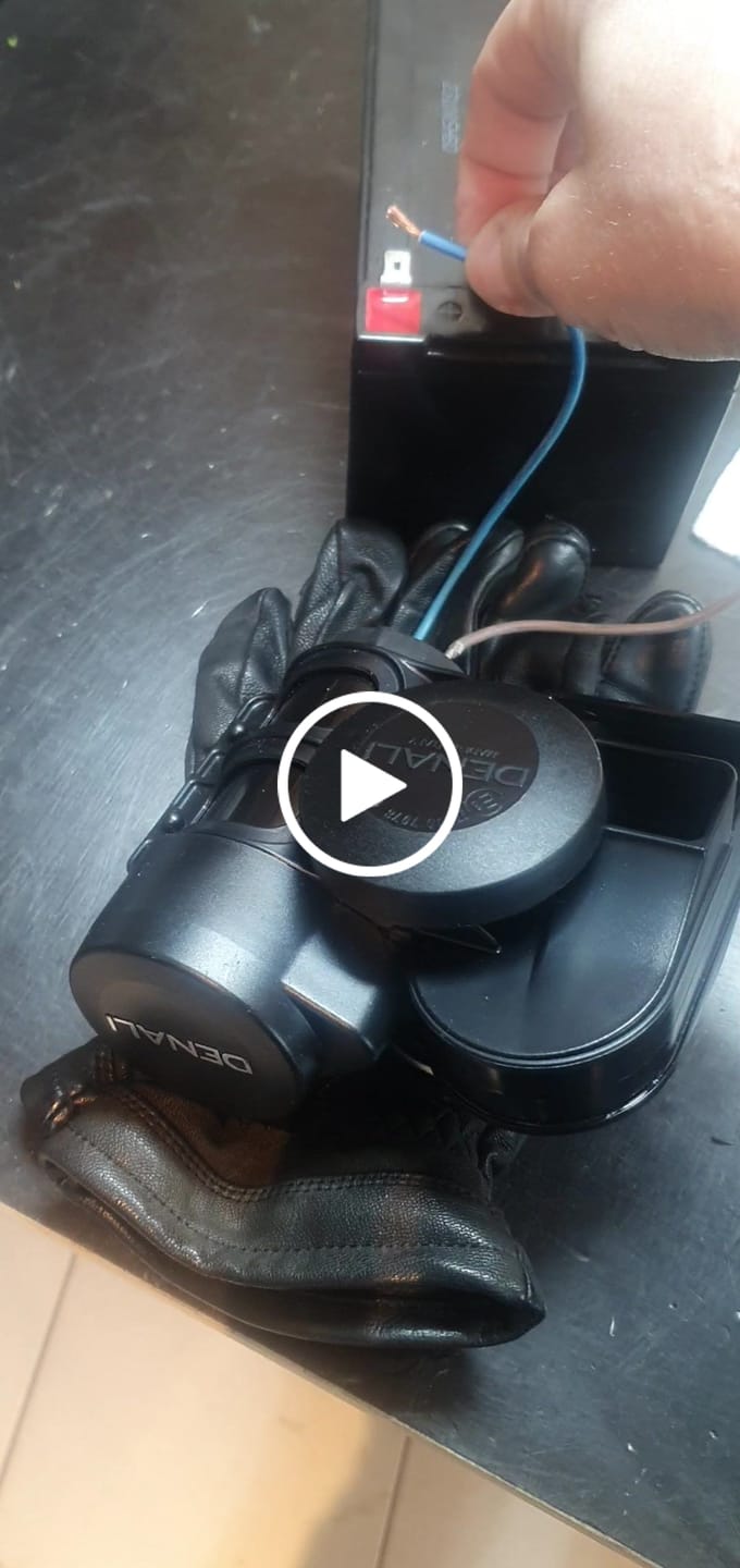 Customer video review of SoundBomb™ V-Twin Dual-Tone Air Horn with Cover