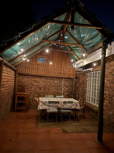 Recensione con foto di un cliente sulle luci a festone a lampadine solari - Lampadine LED tradizionali, nere