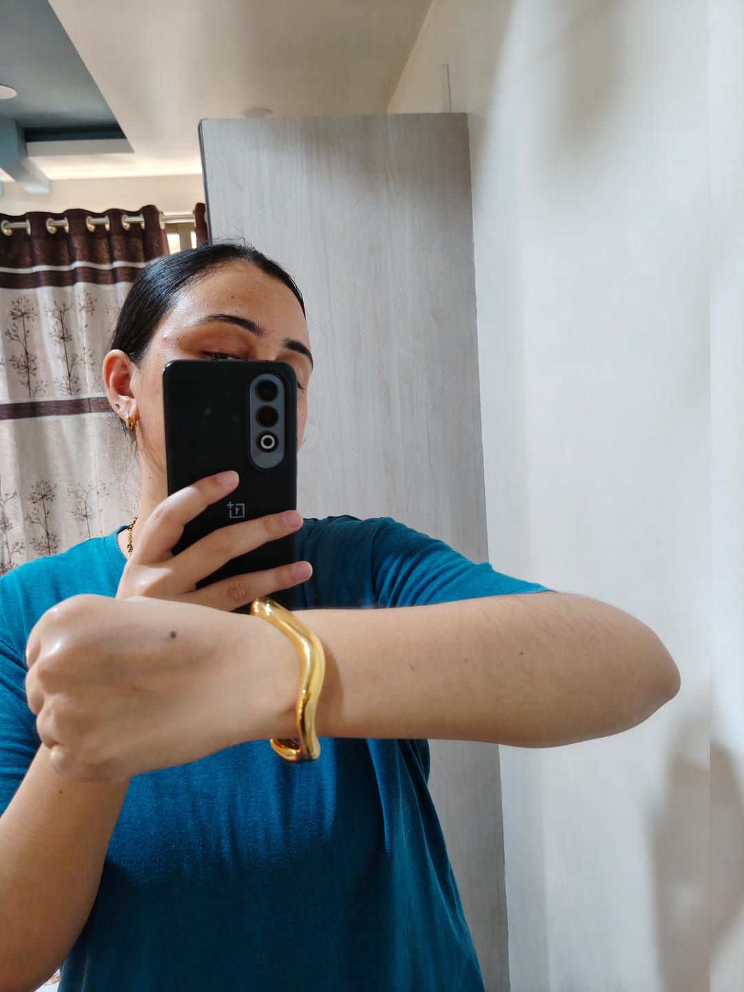 Customer photo review of Curved Chic Gold Bracelet