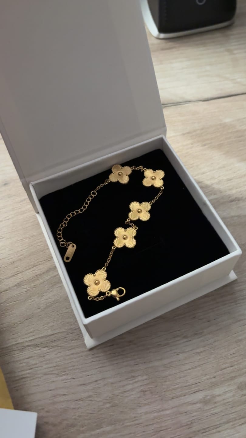 Customer photo review of Bratara - Royal Clover