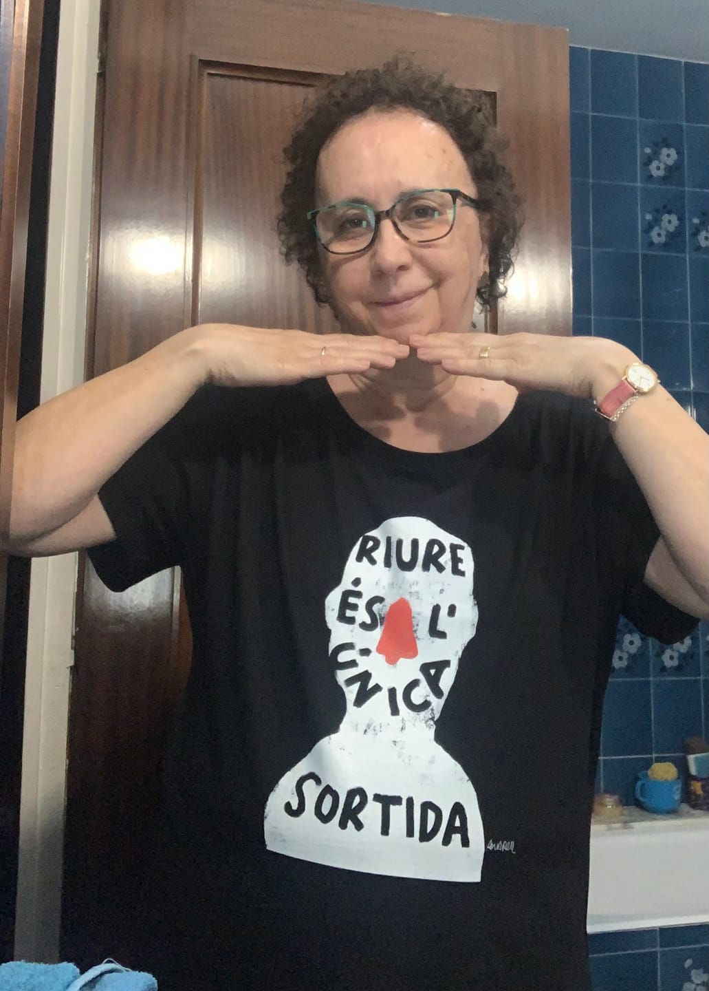 Customer photo review of Camiseta "Reír es la única salida"