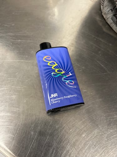 Customer photo review of JNR - Eagle - 23000 Bouffées - 2% de nicotine - Puff Jetable / Vape Disposable