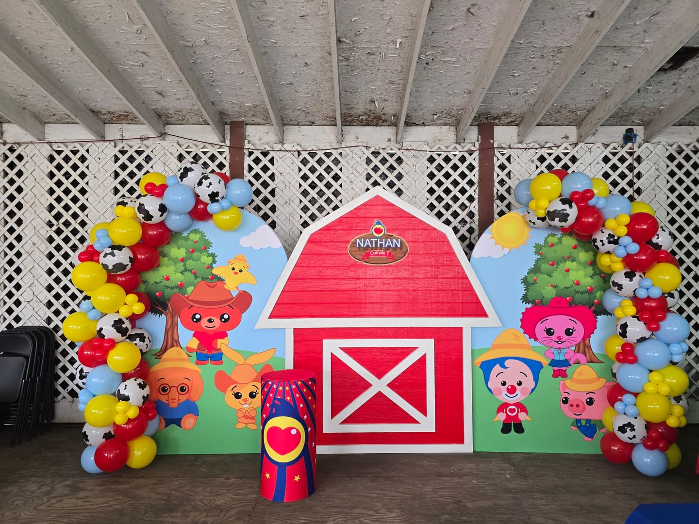 Customer photo review of Custom birthday party decoration round circle backdrop cover plinth cylinder pedestal cloth cover