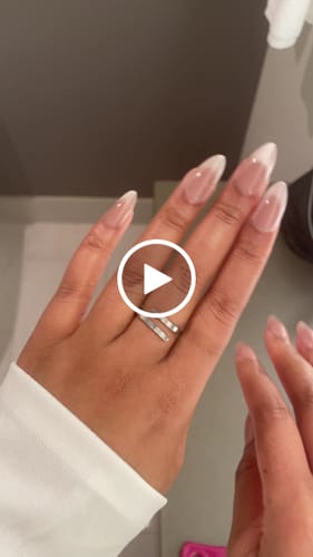 Customer video review of Cat Eye Medium Almond Nails - Press On Nails