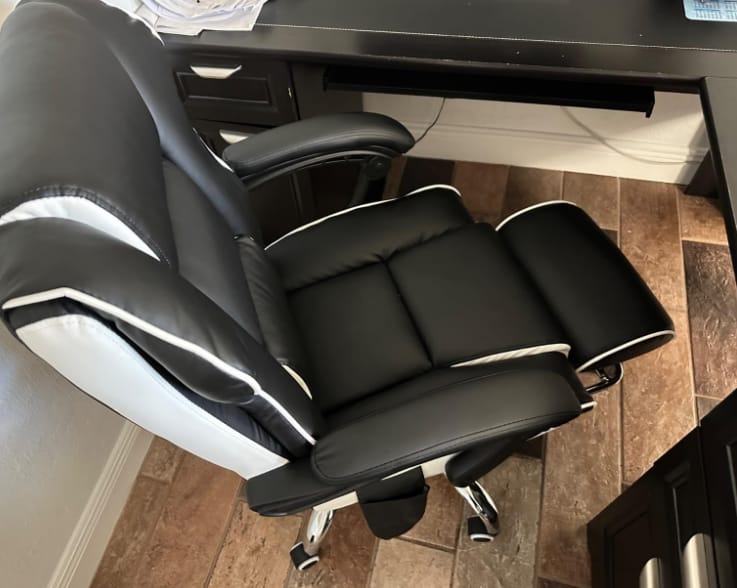 Customer photo review of 6-Point Massage Office Chair with Footrest, Ergonomic Gaming Chair Black