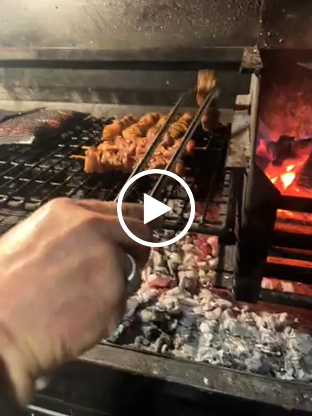 Customer video review of BraaiPlank™ Spinning Tongs