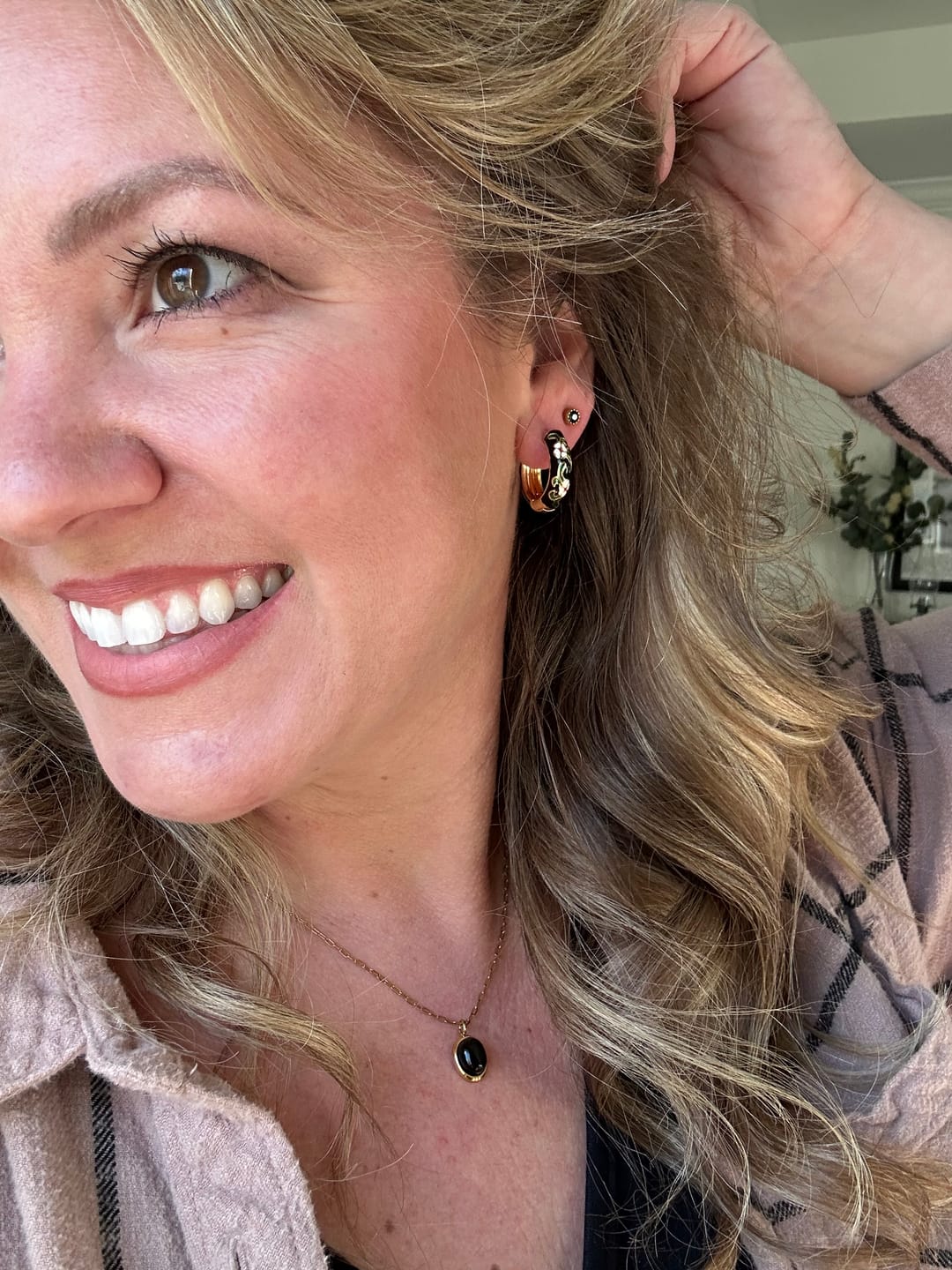 Customer photo review of Black Gold Hoop Flower Earrings