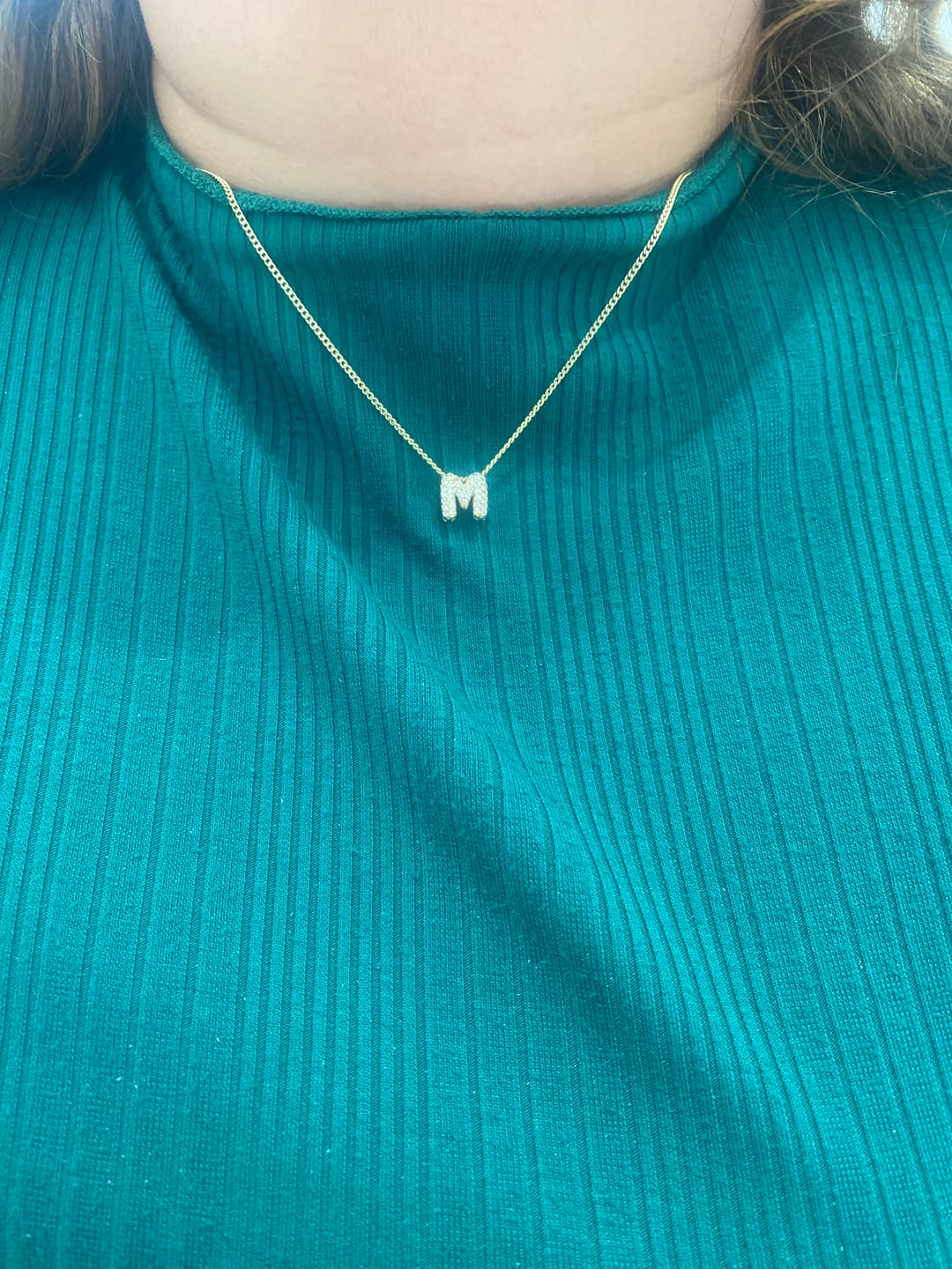 Customer photo review of Personaliza Tu Collar Inicial Mini Bubble Plateado Zirconias