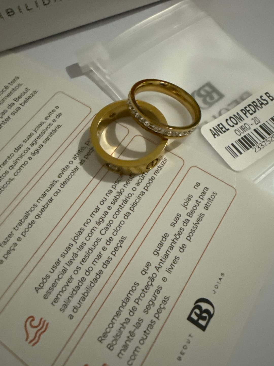 Customer photo review of Anel com Pedras Brilhantes Banhado em Ouro 18k