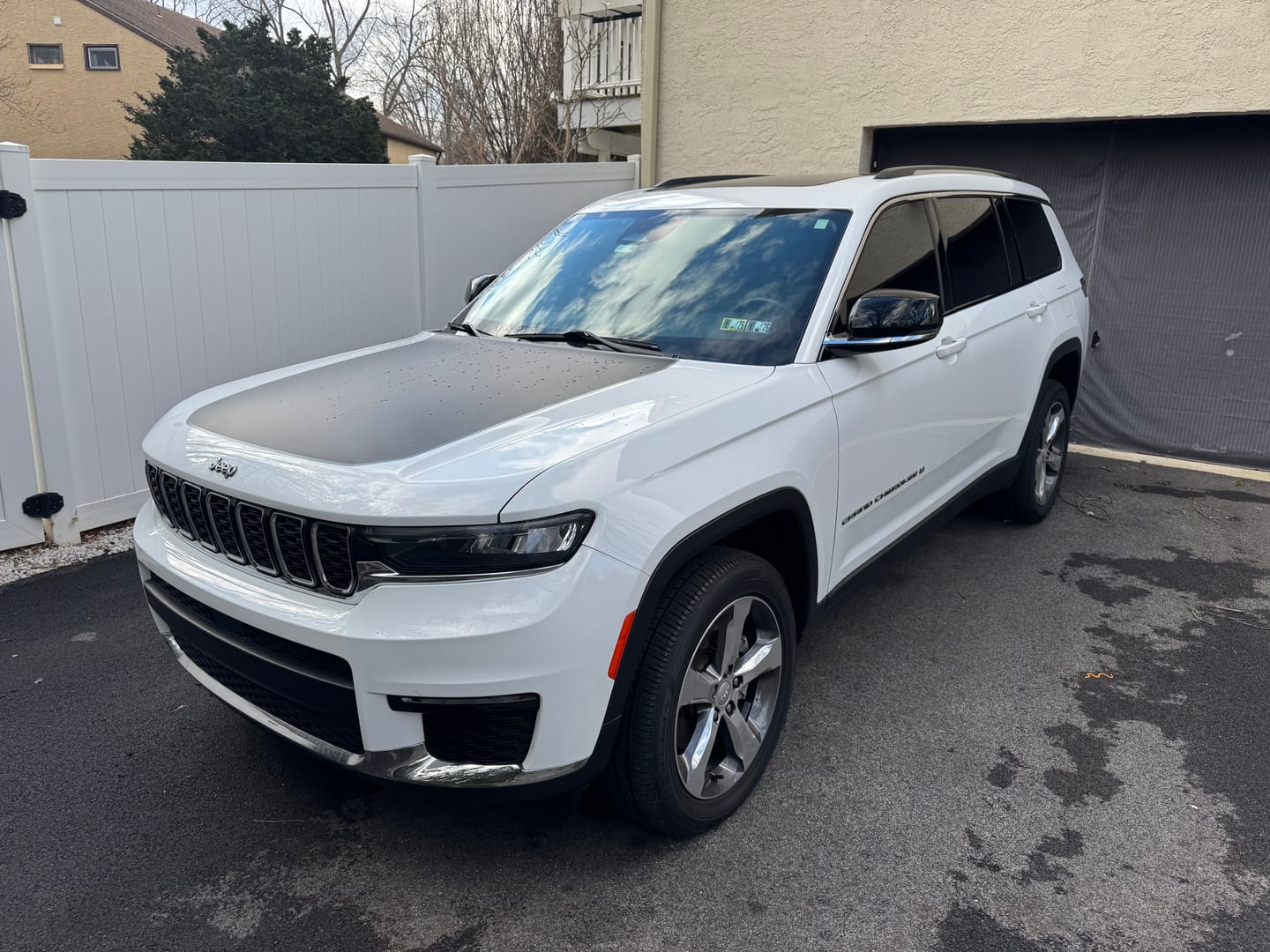 Customer photo review of Hood Graphic | fits Jeep Grand Cherokee L 2021-2024 3-row