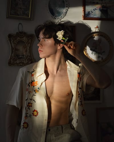 Customer photo review of Mens Floral Print Lapel Collar Short Sleeve Shirt SKUK61132