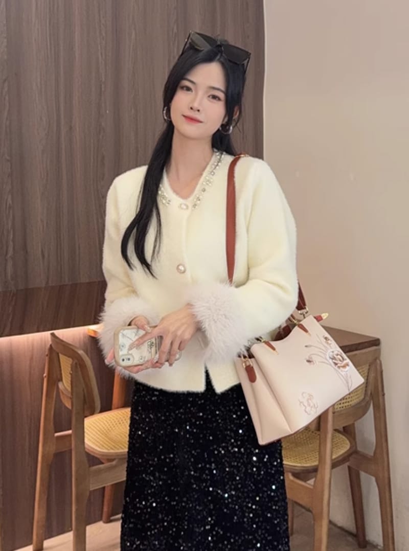 Customer photo review of Tang Red 28 Embroidered Peony Tote IV
