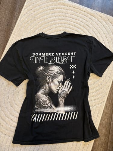 Customer photo review of Schmerz vergeht – Oversized T-Shirt
