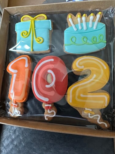 Customer photo review of Birthday Balloon Biscuit Box
