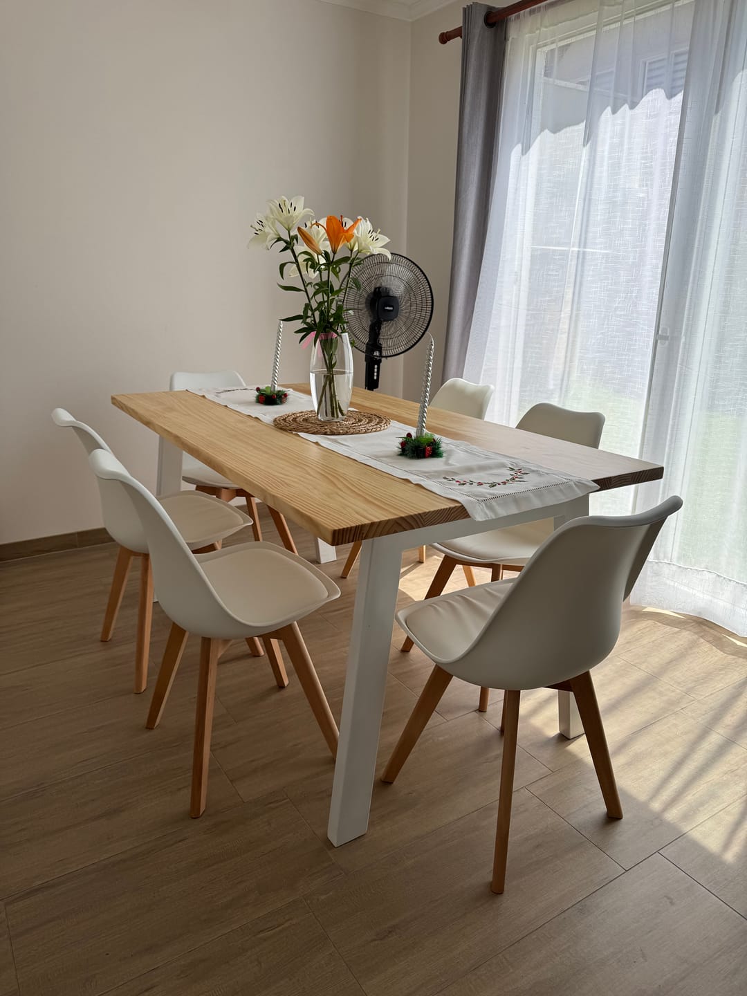 Customer photo review of Mesa de Comedor 6 Sillas Hecho en Chile Venecia