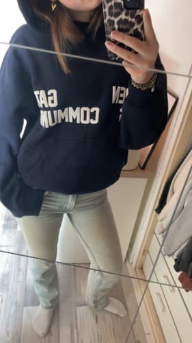 Customer photo review of GATED COMMUNITY HOODIE NAVY