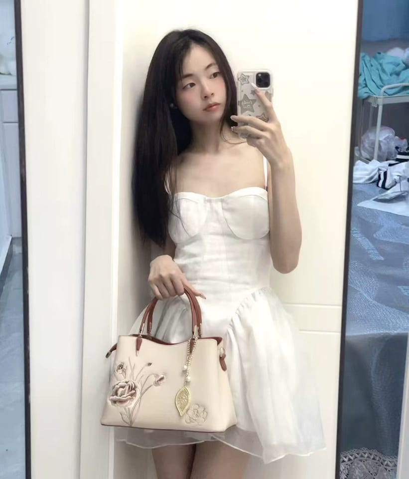 Customer photo review of Tang Red 28 Embroidered Peony Tote IV