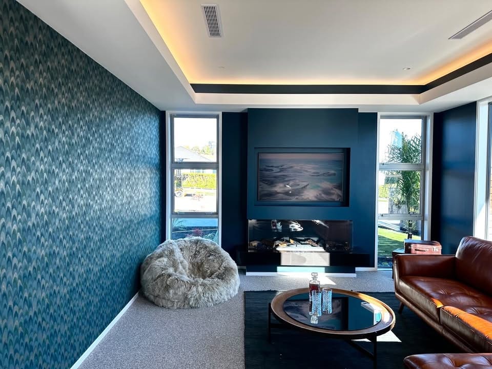 Customer photo review of Ruba - Peacock feathers Wallpaper - Teal- Discontinuing