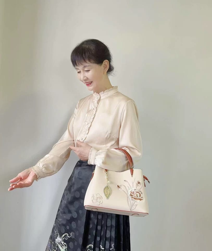 Customer photo review of Tang Red 28 Embroidered Peony Tote IV