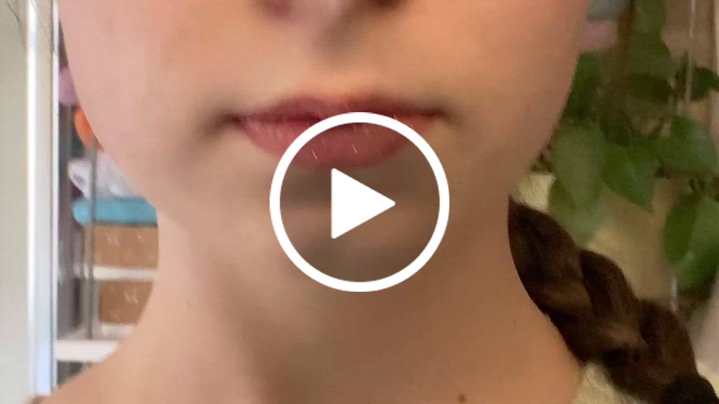 Customer video review of Pretty Glitter Lip Kit