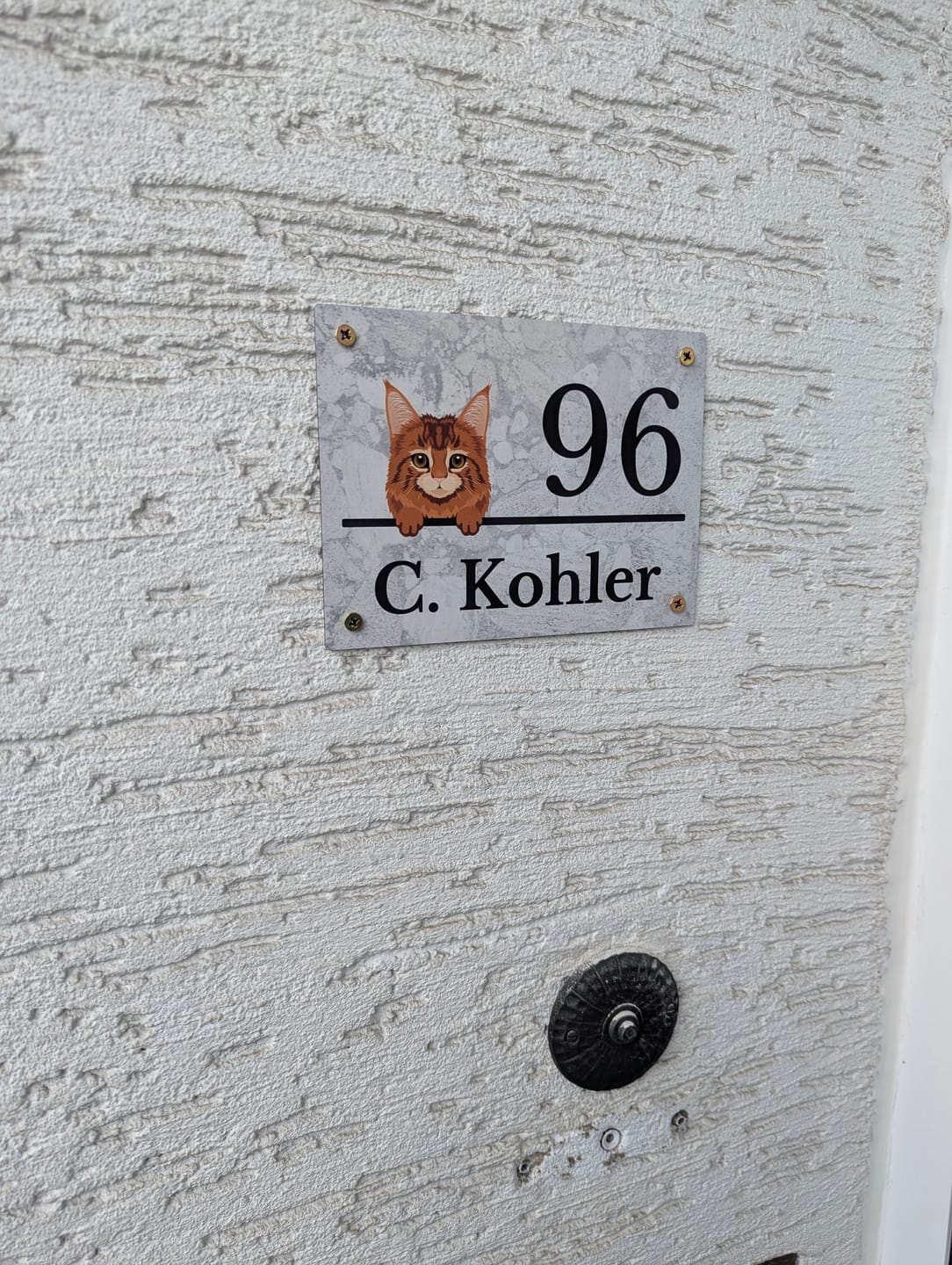 Customer photo review of Hausnummer mit Marmoroptik - Individuelles Türschild
