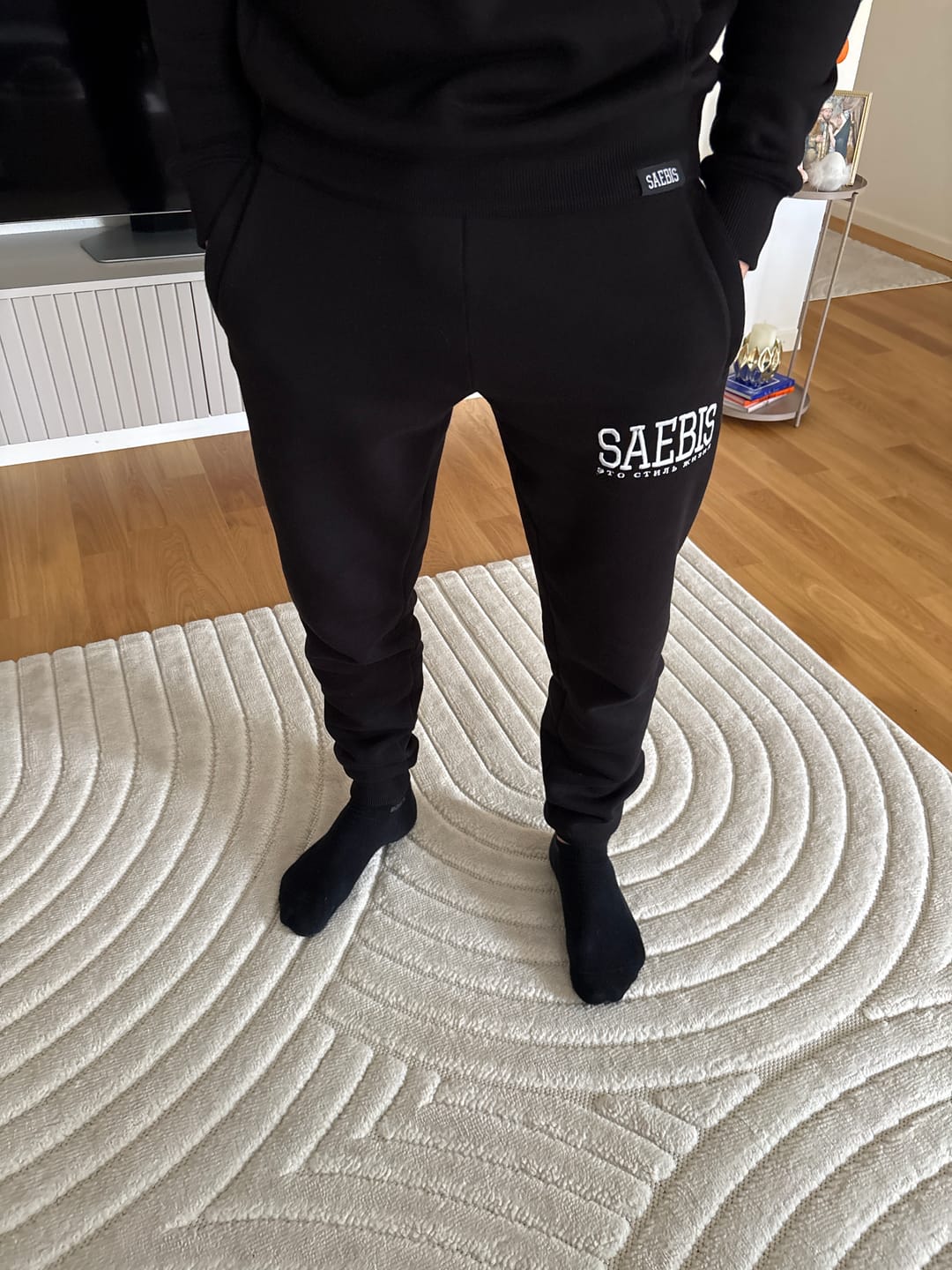 Customer photo review of Lifestyle Herren Jogginghose schwarz mit Stickerei by SAEBIS®