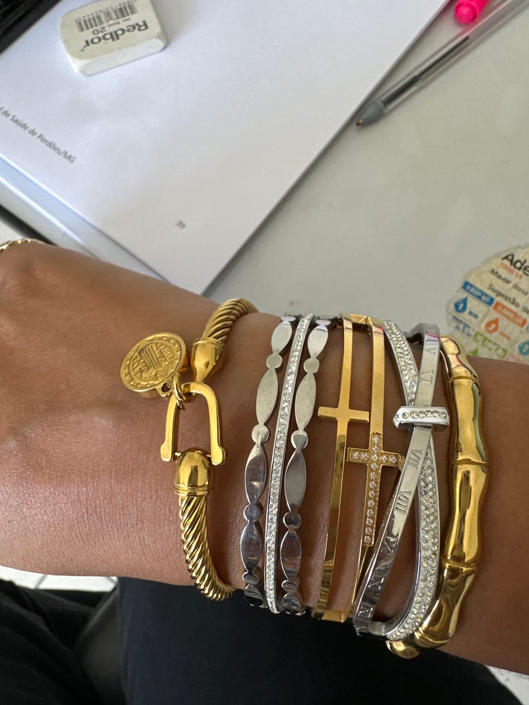 Customer photo review of Bracelete Pingente São Bento Banhado em Ouro 18K