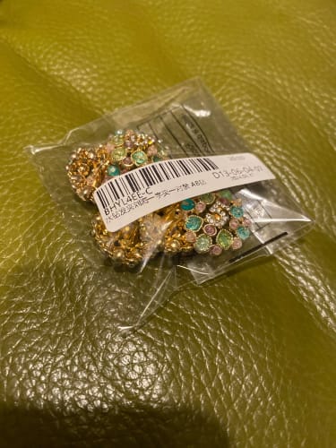 Customer photo review of 6 PC / Aedos Rhinestone Buttons